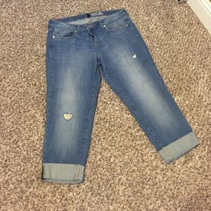 Gap distressed boyfriend Capri