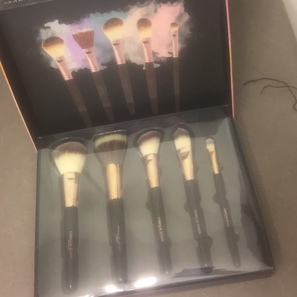 BRAND NEW!!! Isabella Scott Brush Set