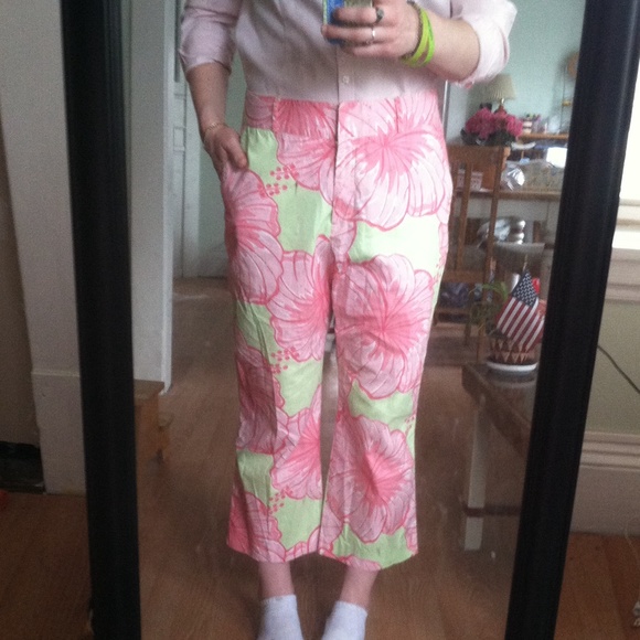 Vintage Hibiscus Capris - Picture 2 of 4