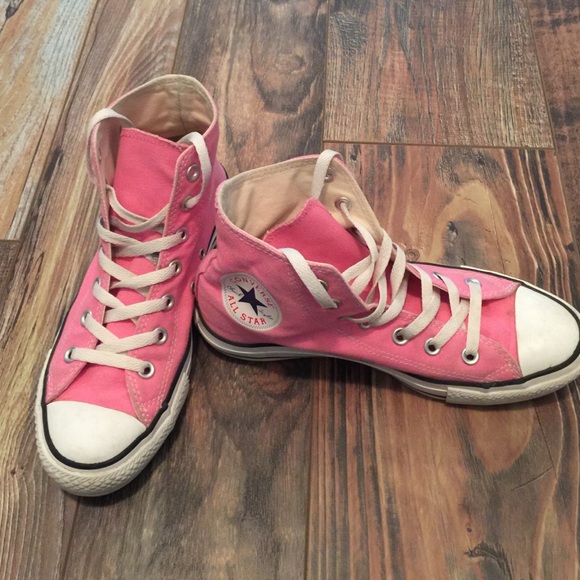 Pink high top converse!! 💗