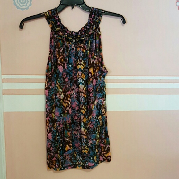 Sleeveless colorful top