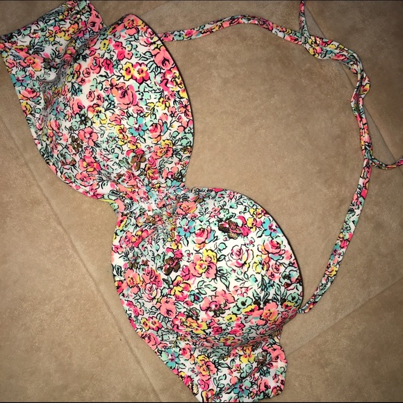 Xhilaration Other - 🔥HP🔥Colorful bikini top.