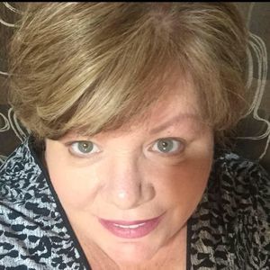 Meet your Posher, Connie