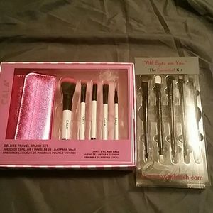 Makeup brushes
