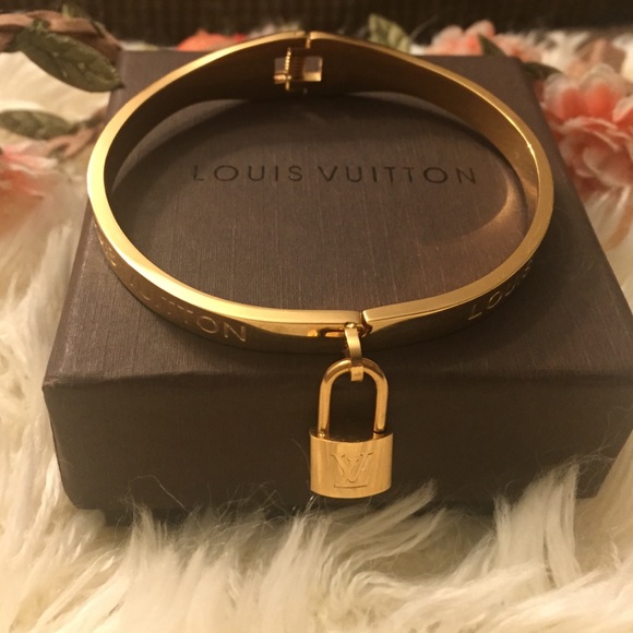 โผ๏ธSOLDโผ๏ธFashions Bracelet ๐๐๐๐๐ - Picture 2 of 4