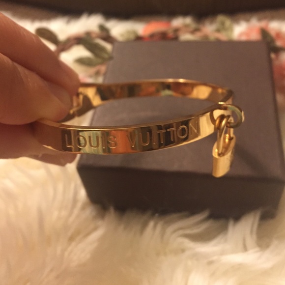 โผ๏ธSOLDโผ๏ธFashions Bracelet ๐๐๐๐๐ - Picture 3 of 4