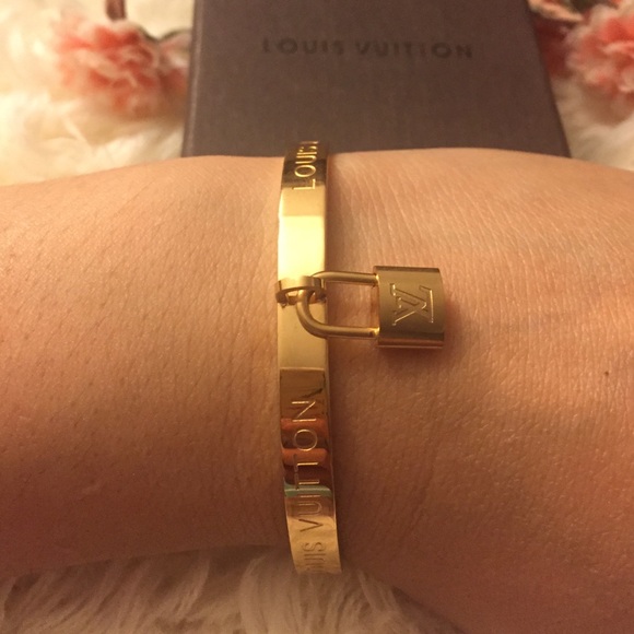 โผ๏ธSOLDโผ๏ธFashions Bracelet ๐๐๐๐๐ - Picture 4 of 4