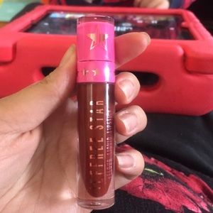 Jeffree Star: Unicorn blood. Swatched 2x. No box