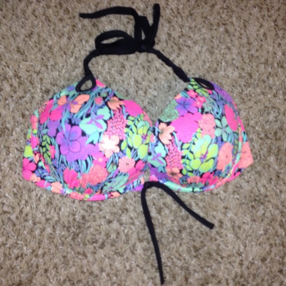 🌟ONE DAY SALE🌟VS Push Up Bathing Suit Top!