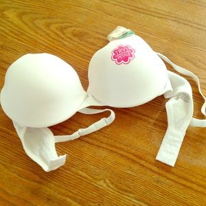 Hanes molded white t shirt bra with petals