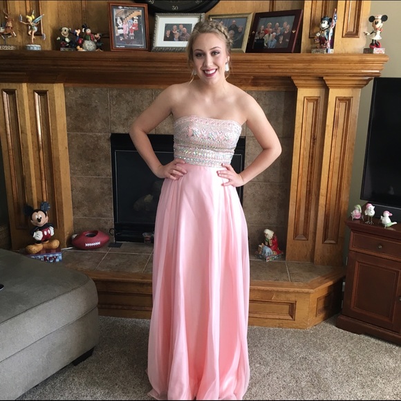 Prom dress! Bought from a boutique size 6 - Picture 1 of 1