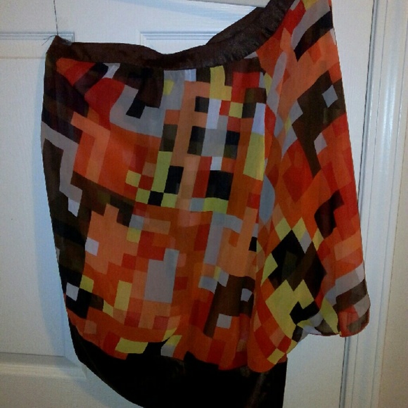 Top - Picture 2 of 2