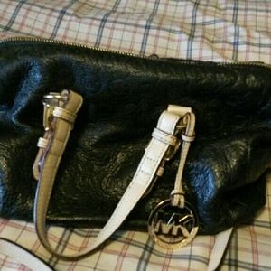 AUTHENTIC MICHAEL KORS LARGE SIGNATURE GRAYSON