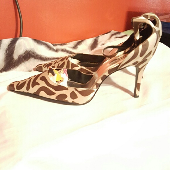 Women's shoes,  nvr worn SOLD ON M - Picture 3 of 3