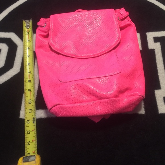 VS PINK smaller backpack - Picture 2 of 4