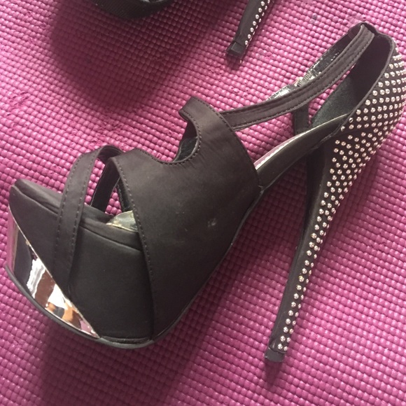 Black and silver studded heels - Picture 2 of 2