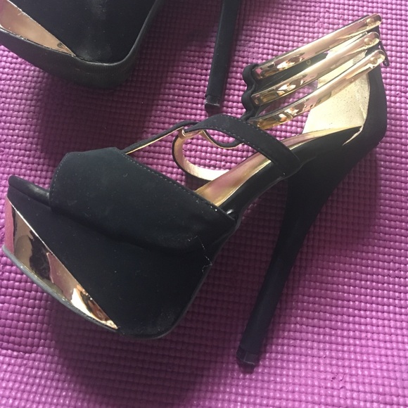 Black and gold heels - Picture 2 of 2