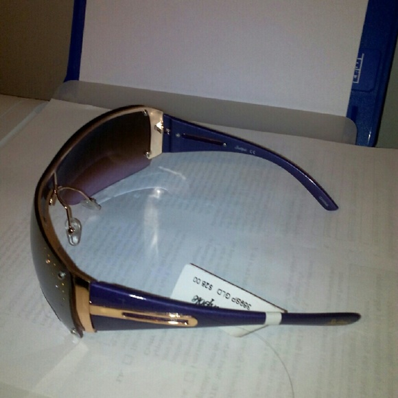 Glasses - Picture 3 of 4