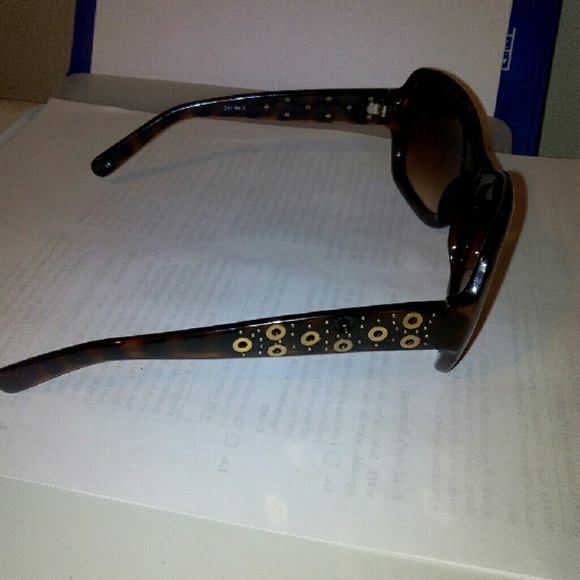 Glasses - Picture 4 of 4