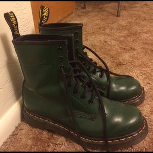 Dr. Martens Forest Green