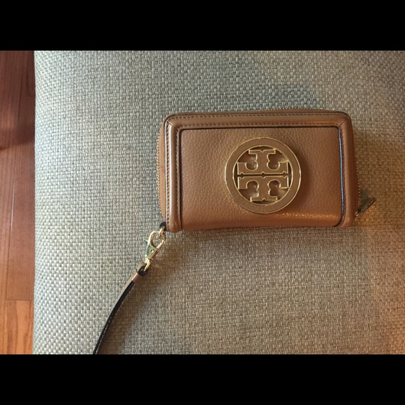 Authentic Tory Burch wristlet - Picture 1 of 4