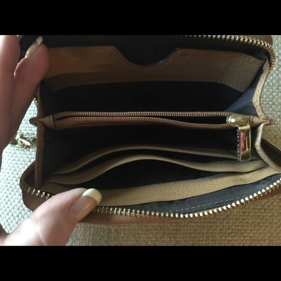 Authentic Tory Burch wristlet - Picture 2 of 4