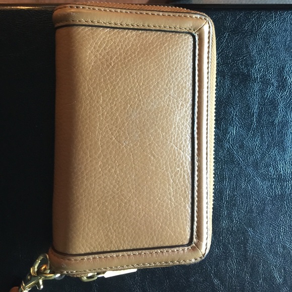 Authentic Tory Burch wristlet - Picture 3 of 4