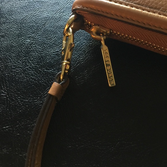 Authentic Tory Burch wristlet - Picture 4 of 4