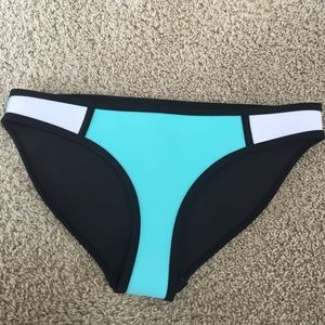 Triangle bikini bottoms