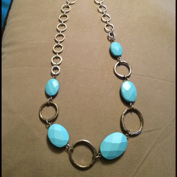 Pretty Necklace. Must Bundle - Picture 3 of 4