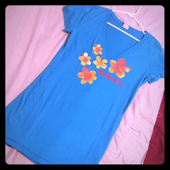 Hollister T Shirt. Like New - Picture 1 of 1