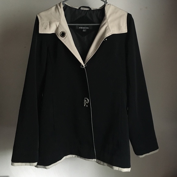 Jones New York black & cream raincoat jacket
