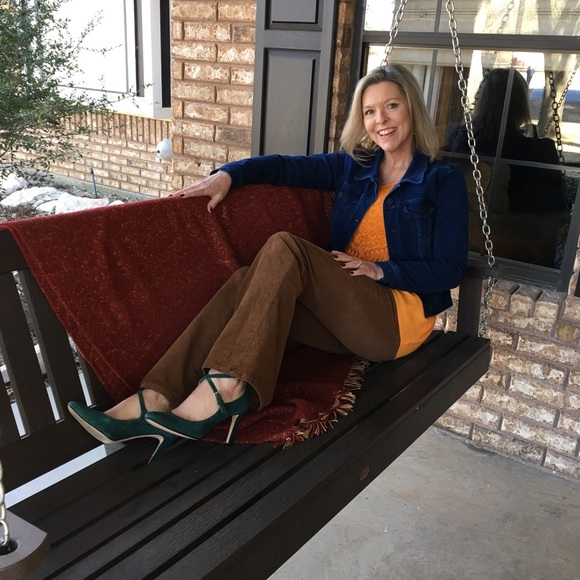 Meet your Posher, Kristin - Picture 2 of 4