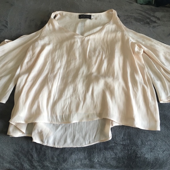 Cream off the shoulder Astr top XS