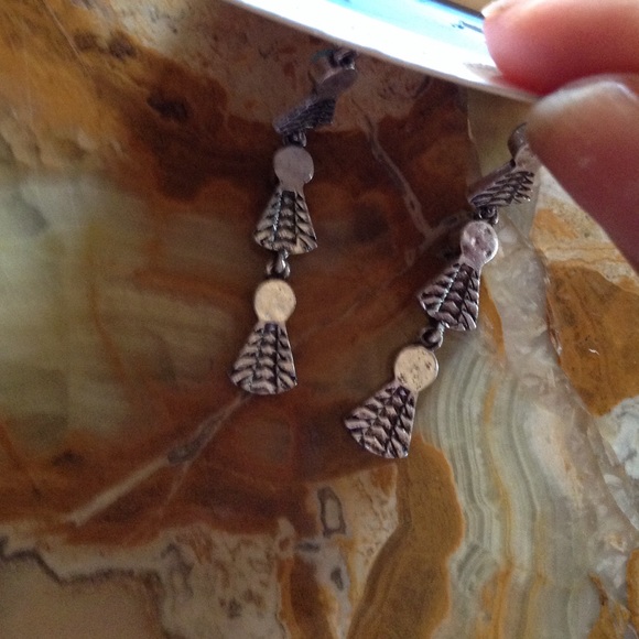 Linear drop earrings - Picture 3 of 4
