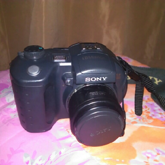 2004 Sony Digital and Still Camera - CD Mavica