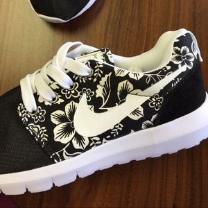 Nike (Wannabe) Tennis Shoes