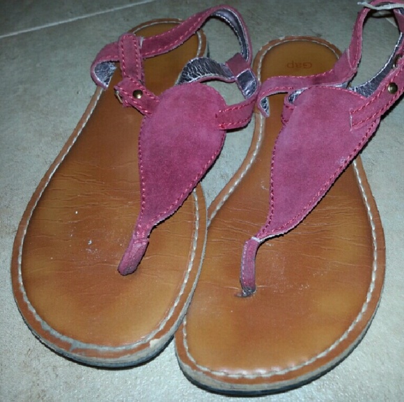 Gap sandal DONATED 10-6 - Picture 4 of 4