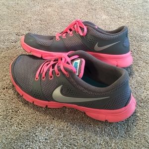 Pink/Gray Nike Flex Experience RN