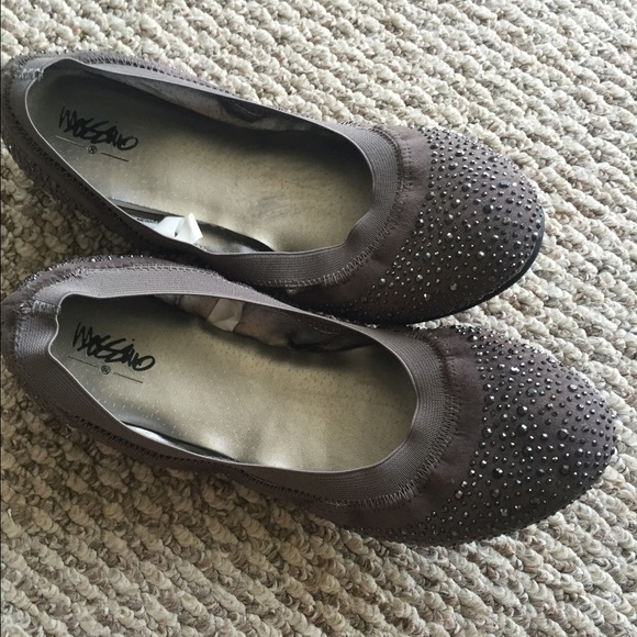•SOLD• Grey Mossimo Flats - Picture 1 of 4