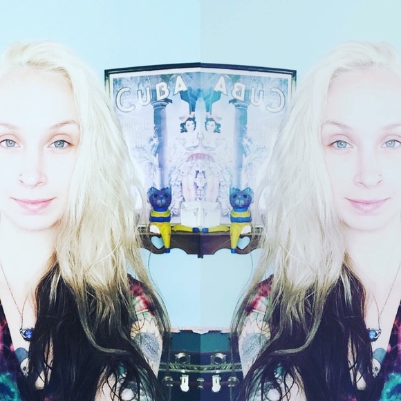 Meet your Posher, Crystal - Picture 2 of 2