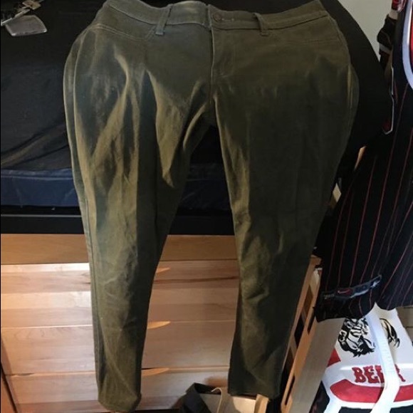 Hollister size 1 army green jeans
