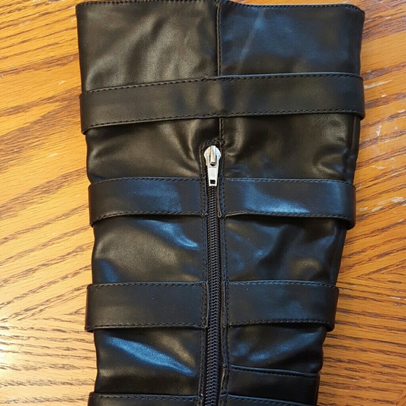 NWT Gorgeous black boots - Picture 3 of 3