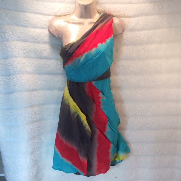 Alice + Olivia Dresses & Skirts - 🎀. Alice + Olivia silk!