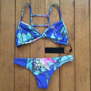 BRAND NEW Stone Fox Swim Set
