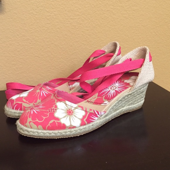 NWT - Super cute floral espadrilles 💞