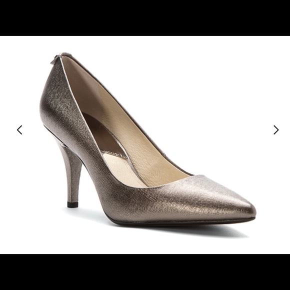 New Michael Kors Mid Pump!! - Picture 3 of 6