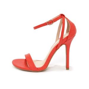NWT! Gorgeous Coral Ankle Strap Heels