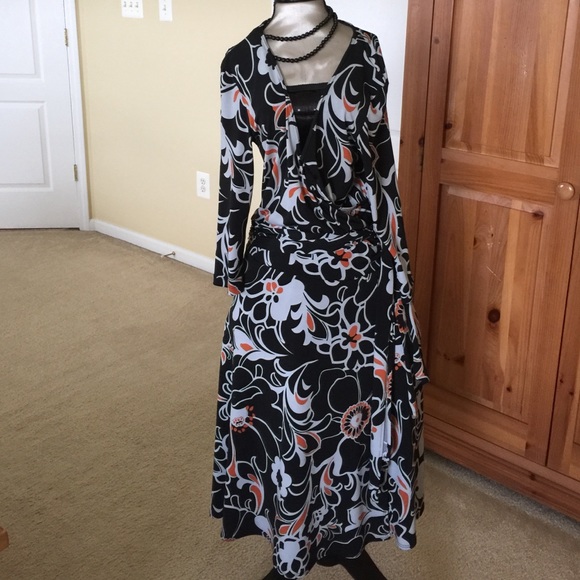 Lily and Kate Dresses & Skirts - Beautiful wrap dress, length goes past knee