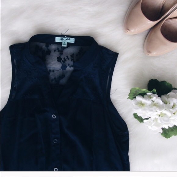 Lace Tank Top - Picture 2 of 3